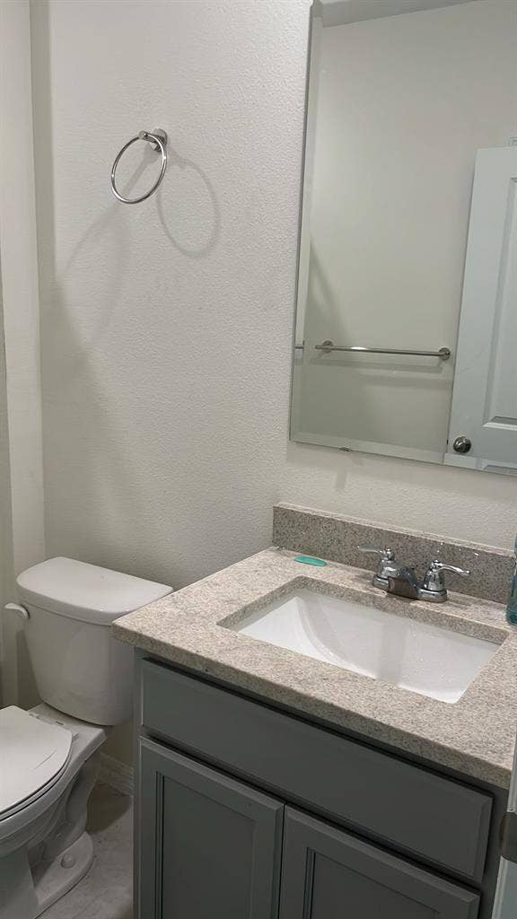 Room in 4 Bdrm w/ Gated Pool Access