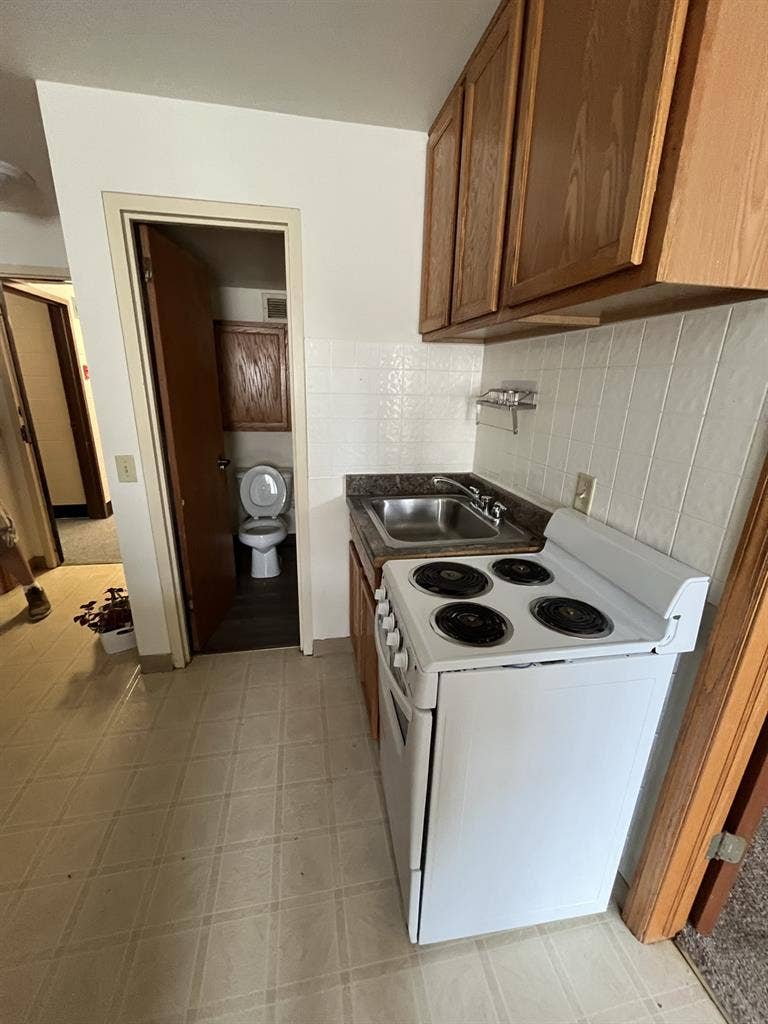 Subletting private room w bathroomm