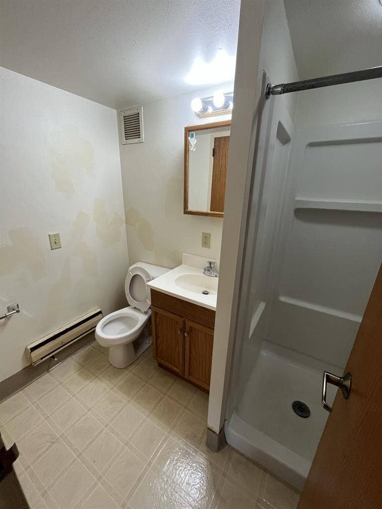 Subletting private room w bathroomm