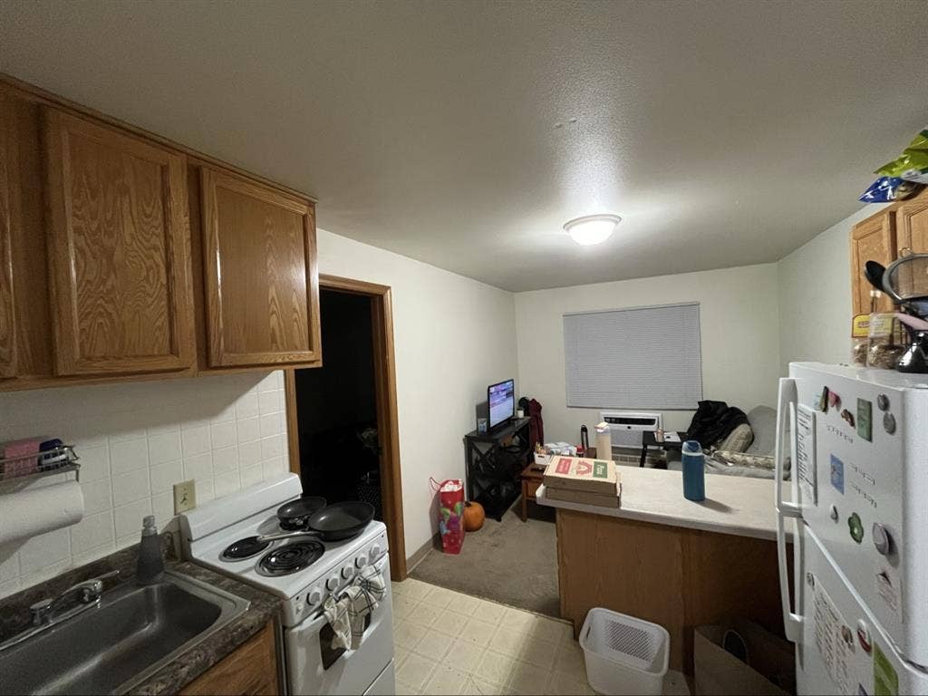 Subletting private room w bathroomm