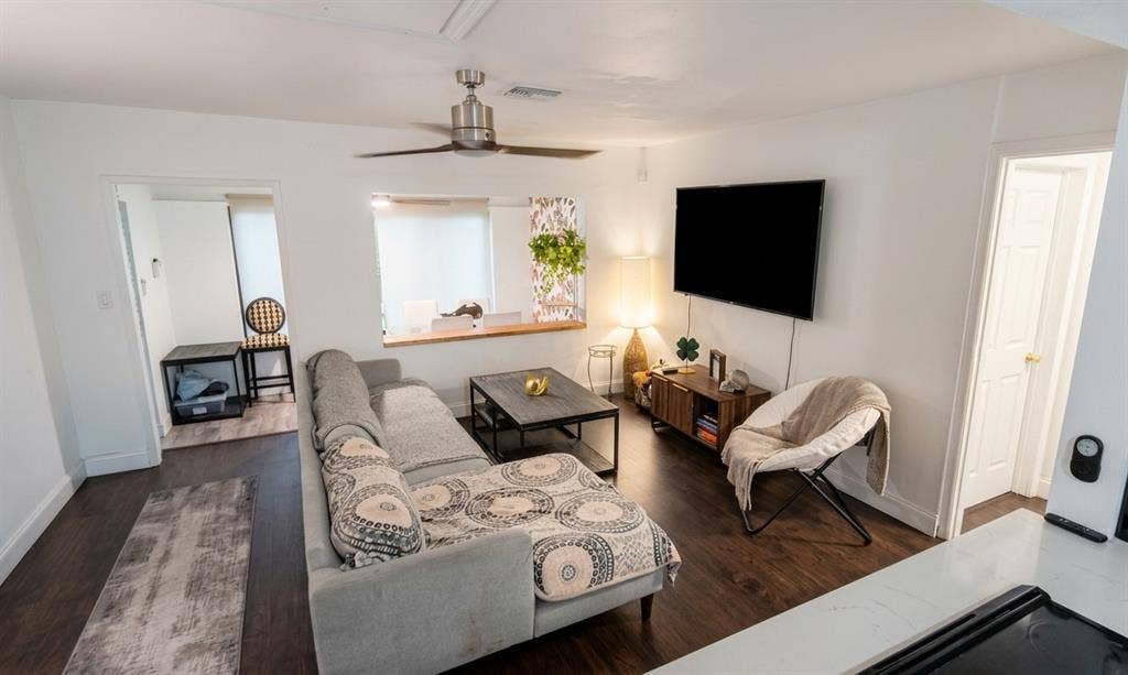 Room for rent in ft lauderdale!