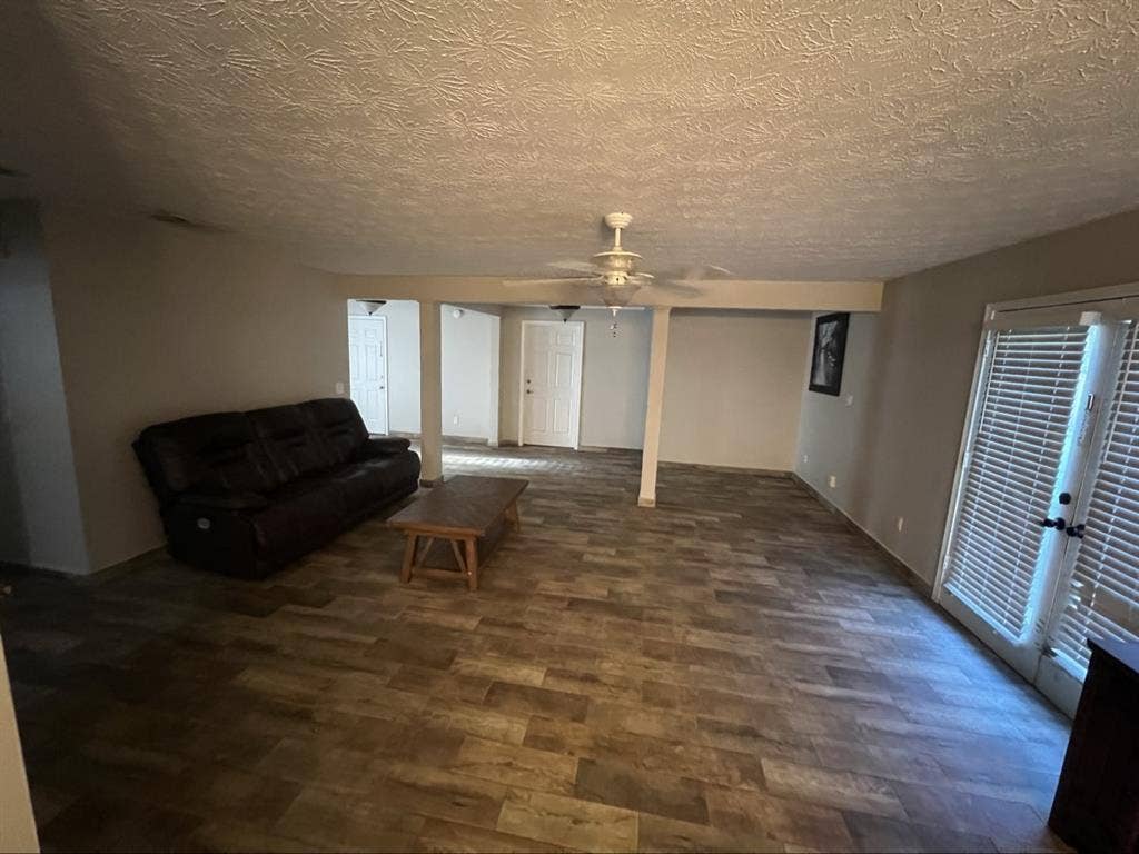 Private room W/shared bathroomm
