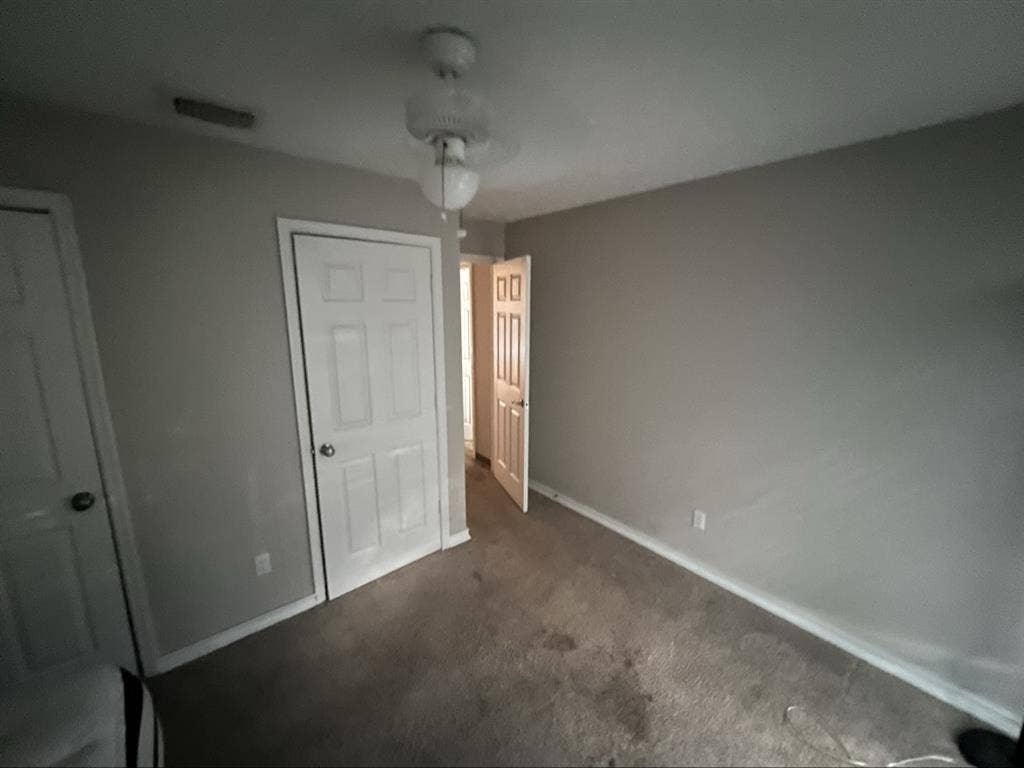 Private room W/shared bathroomm