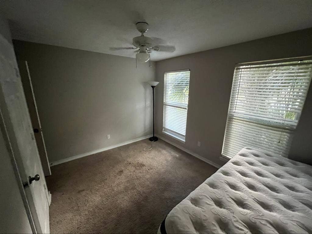 Private room W/shared bathroomm