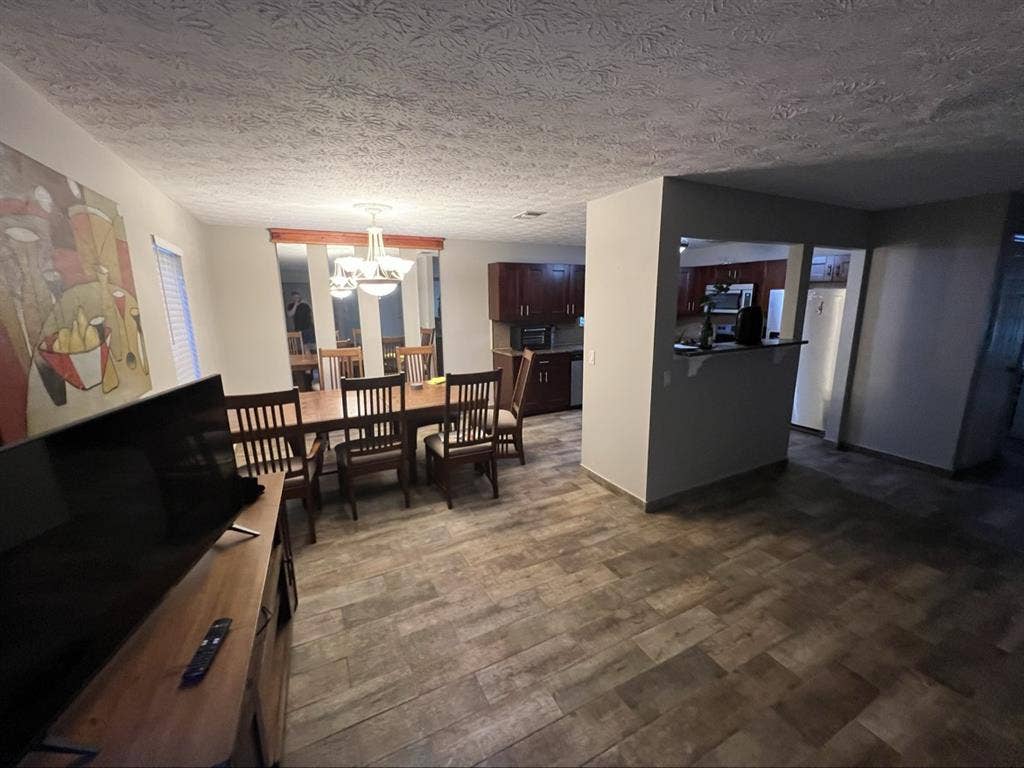Private room W/shared bathroomm