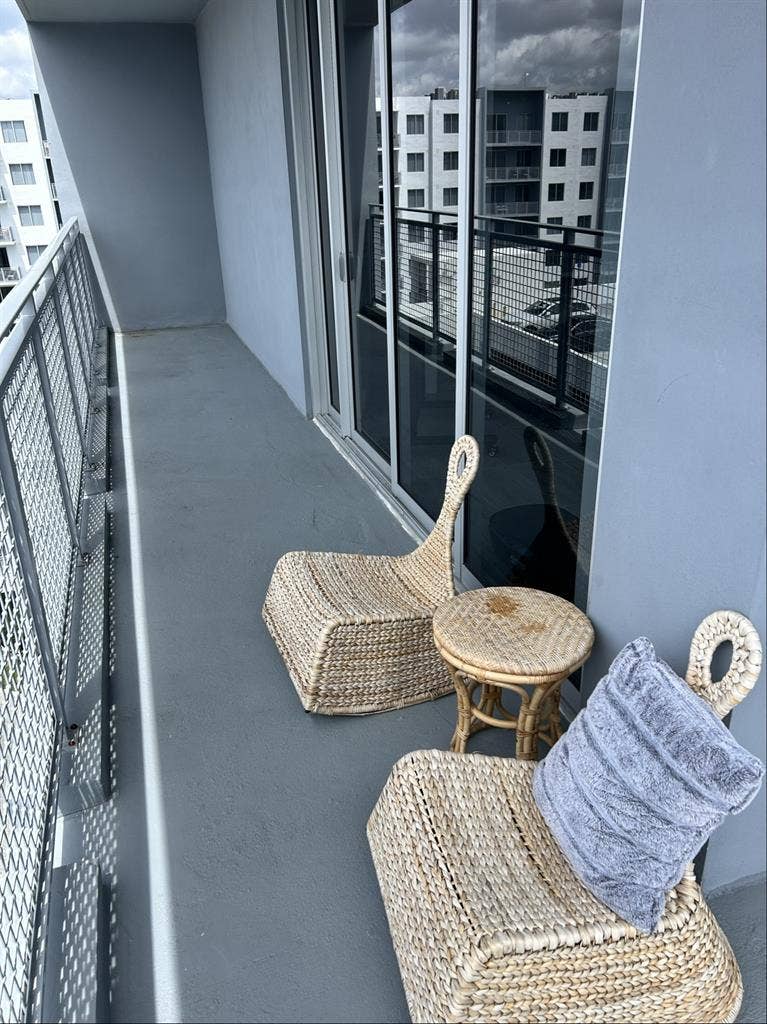 Cozy Room near Dania Pointe