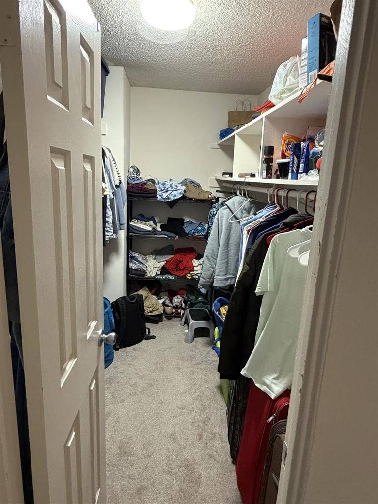 Shared 2b 2b in woodland hills