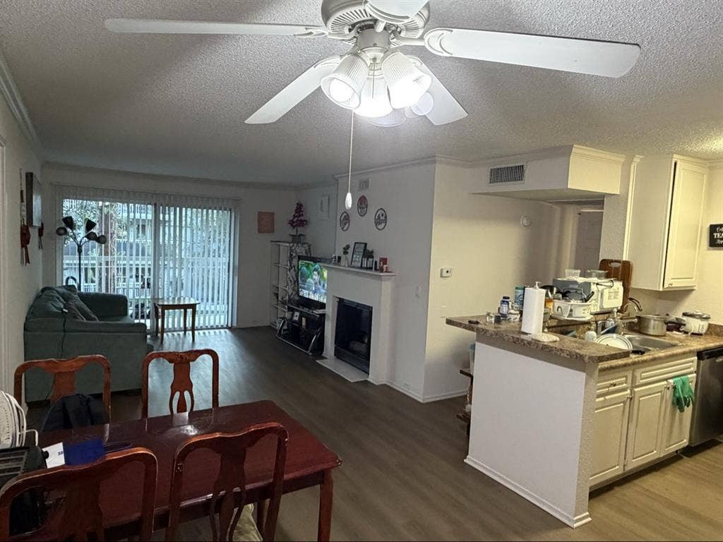 Shared 2b 2b in woodland hills