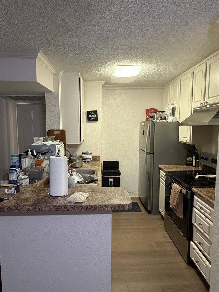 Shared 2b 2b in woodland hills