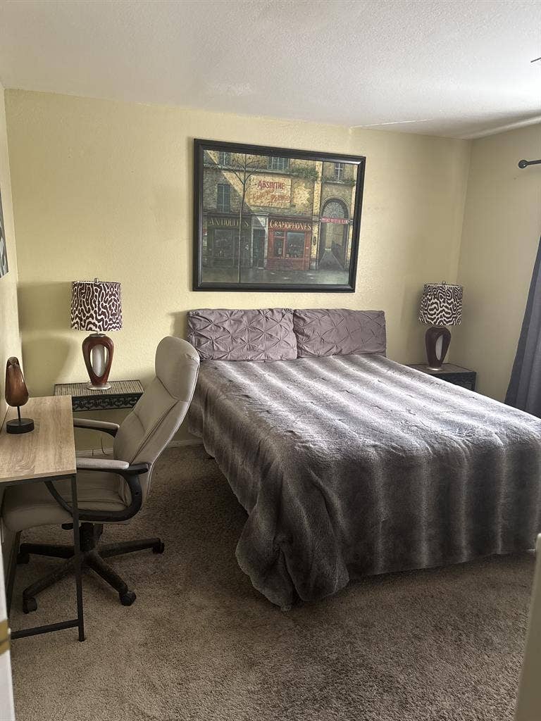 Amazing Large 1 Bedroom - King bed
