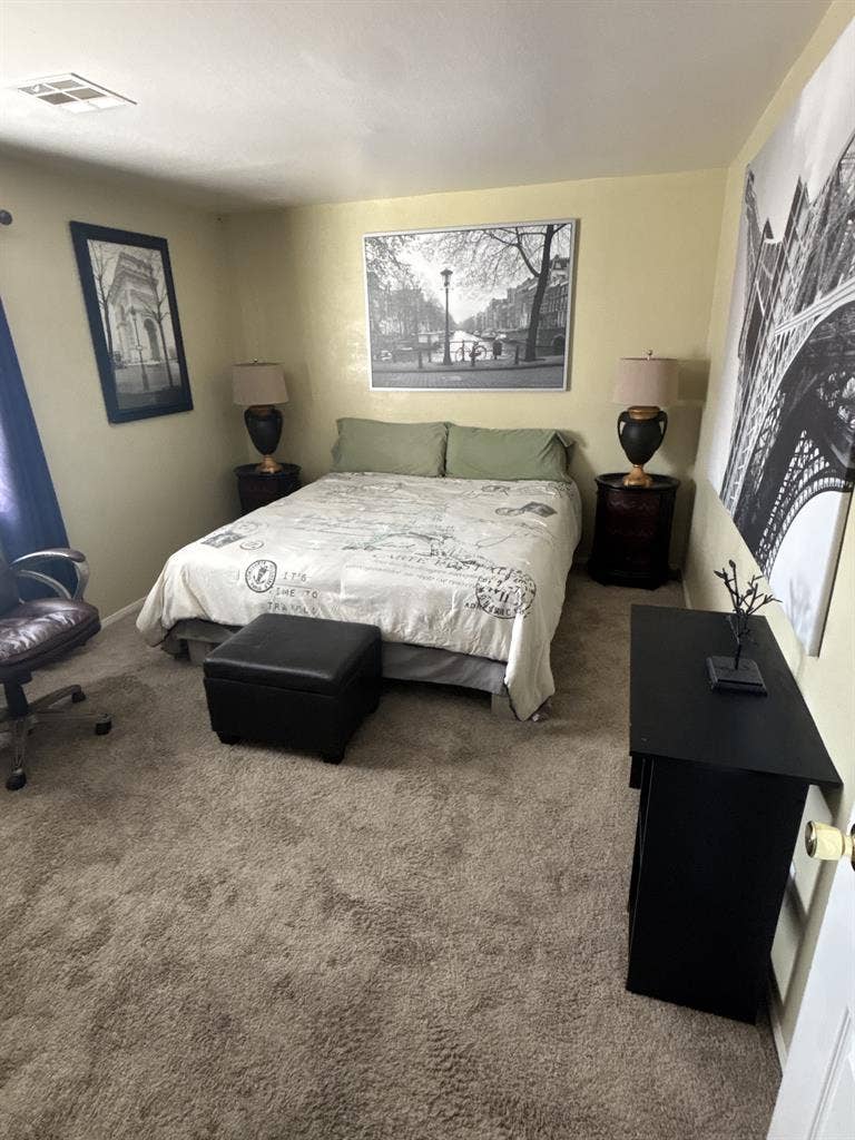 Amazing Large 1 Bedroom - King bed