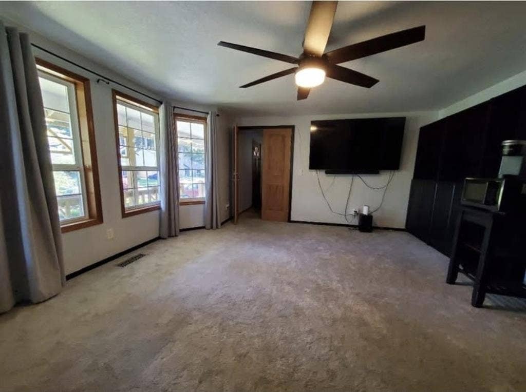 Great big 200 sqft room for rent