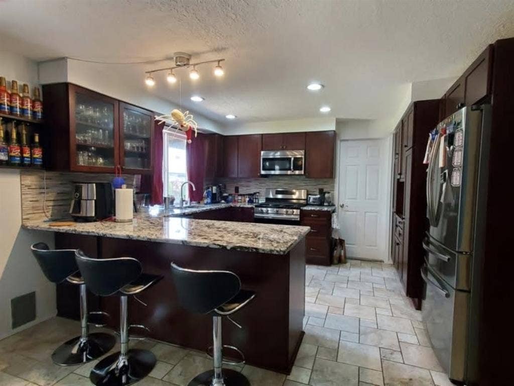 Great big 200 sqft room for rent