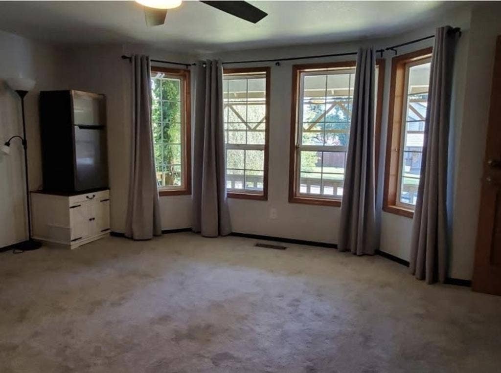 Great big 200 sqft room for rent