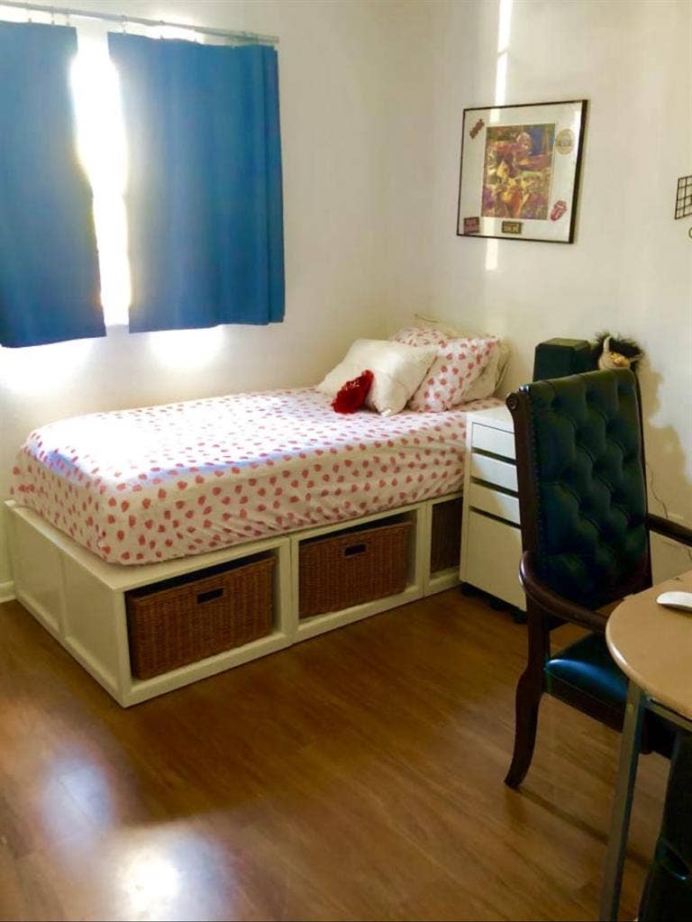 Room for June, Tarpon Springs