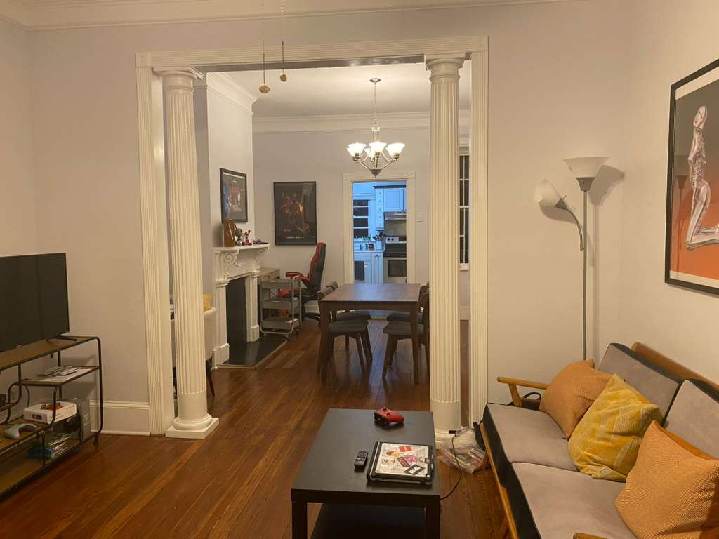 Looking for roomate