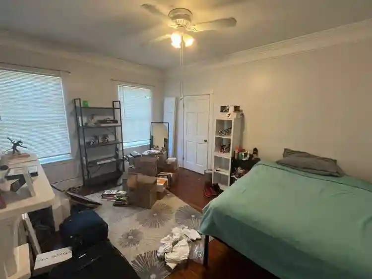 Looking for roomate