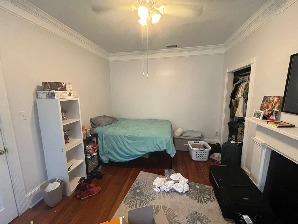 Looking for roomate
