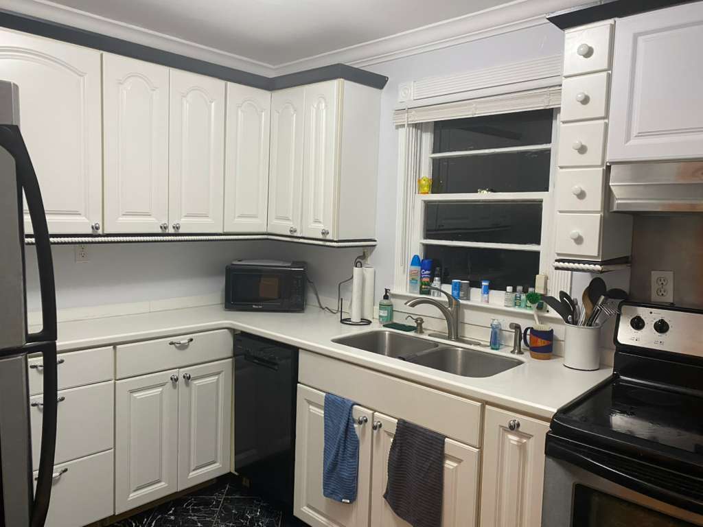 Looking for roomate