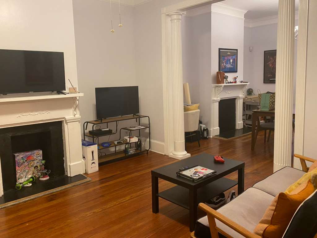 Looking for roomate