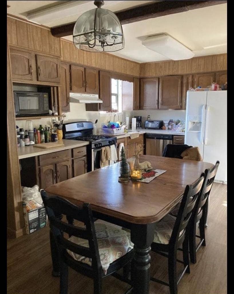 Looking for a 4th Roommate