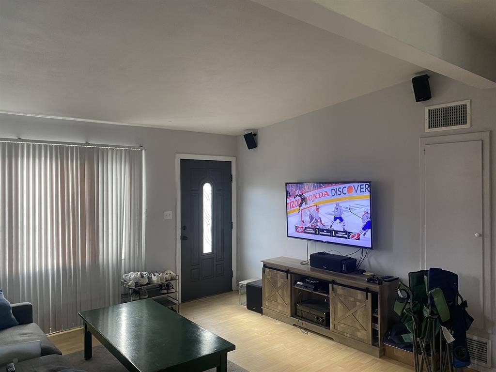 Room Available (July 1st)