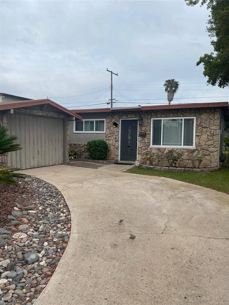 Room Available (July 1st)