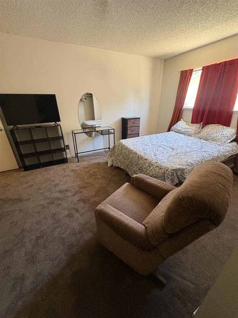 14' x 16' Room in Nice Neighborhood