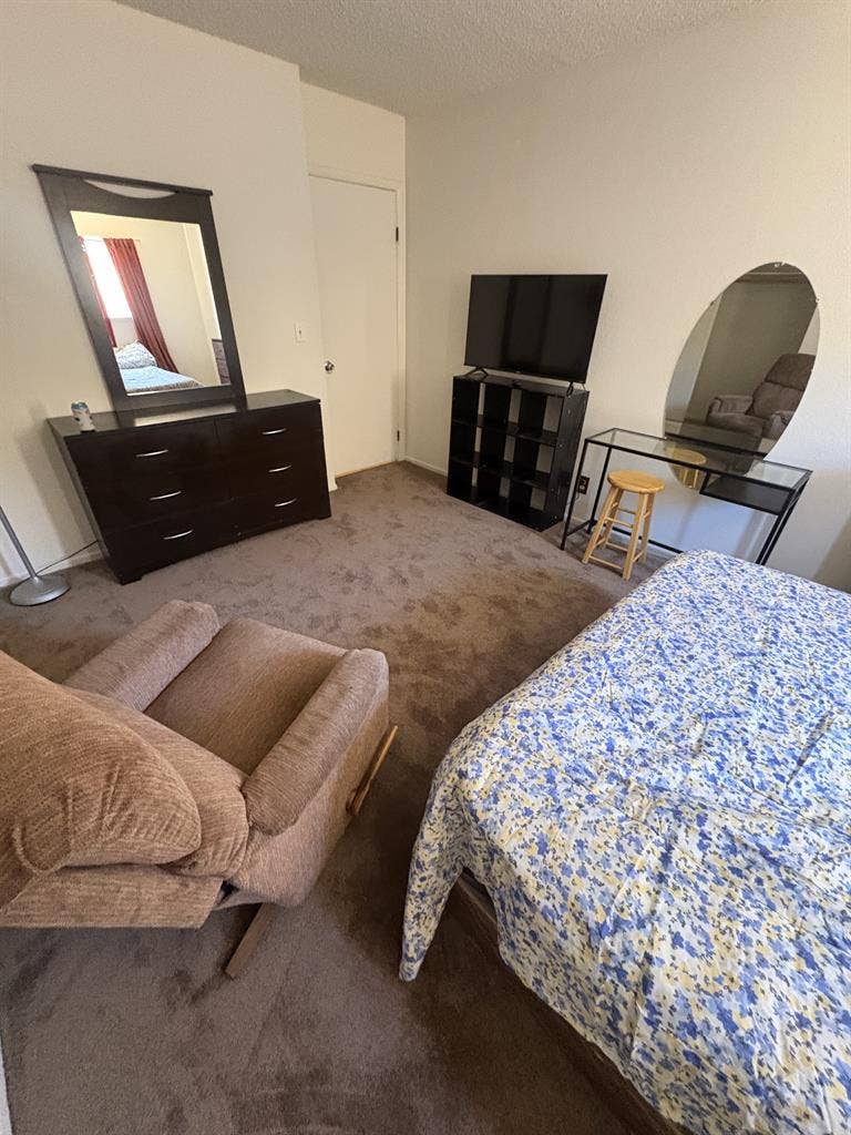 14' x 16' Room in Nice Neighborhood