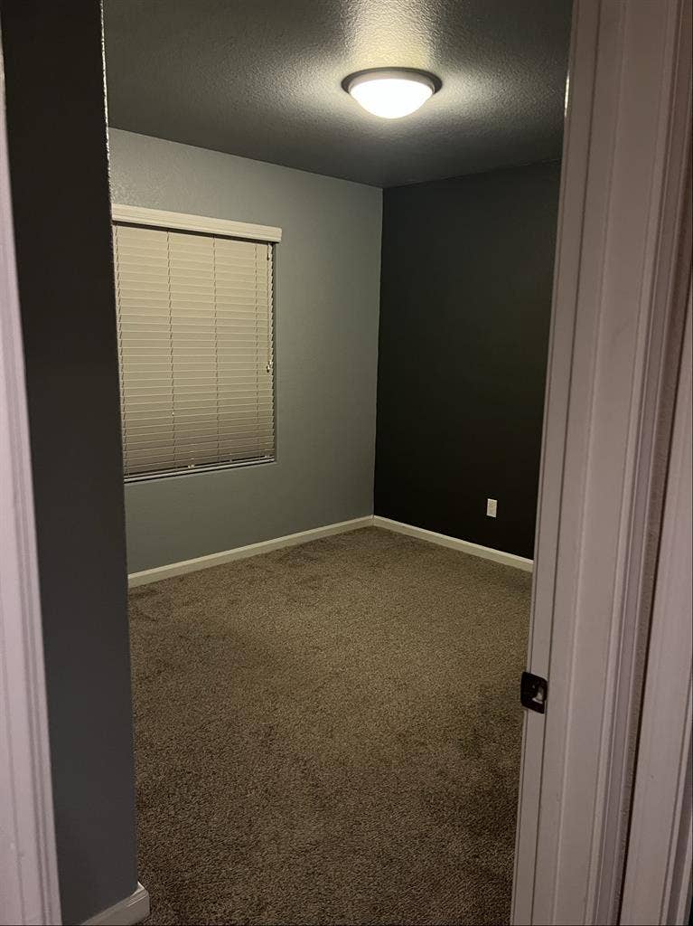 Rooms for rent / 1 person per room.