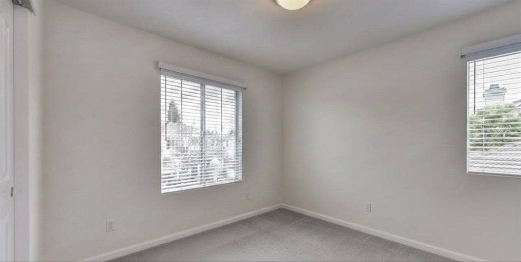 Rooms for rent / 1 person per room.