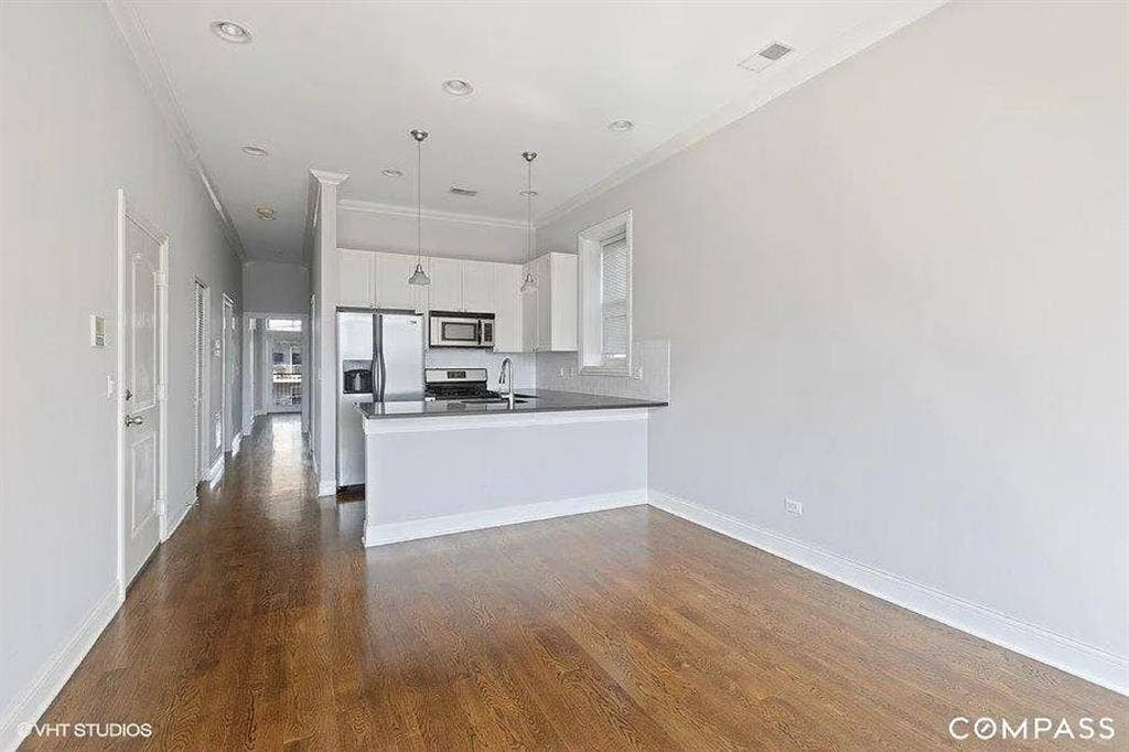 Looking for new roommate