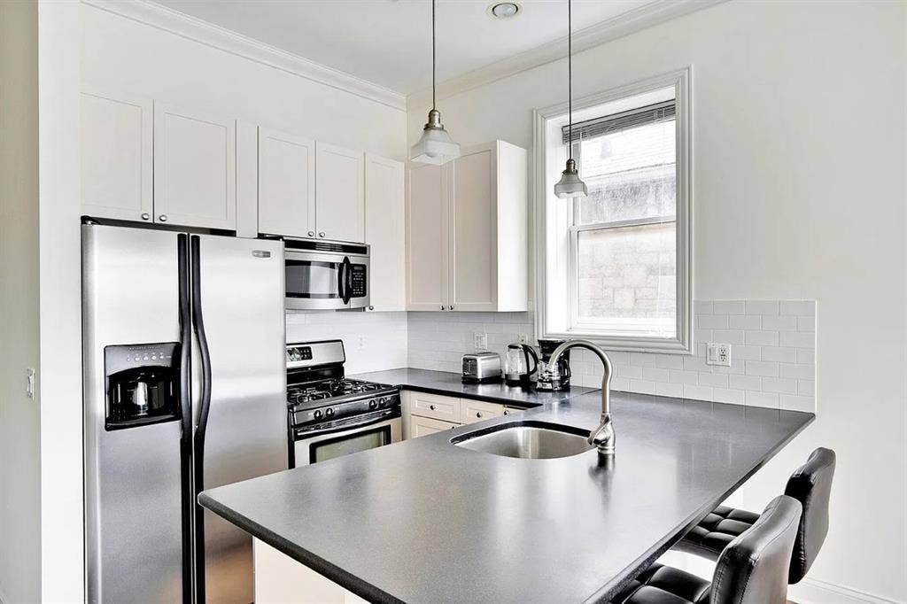Looking for new roommate