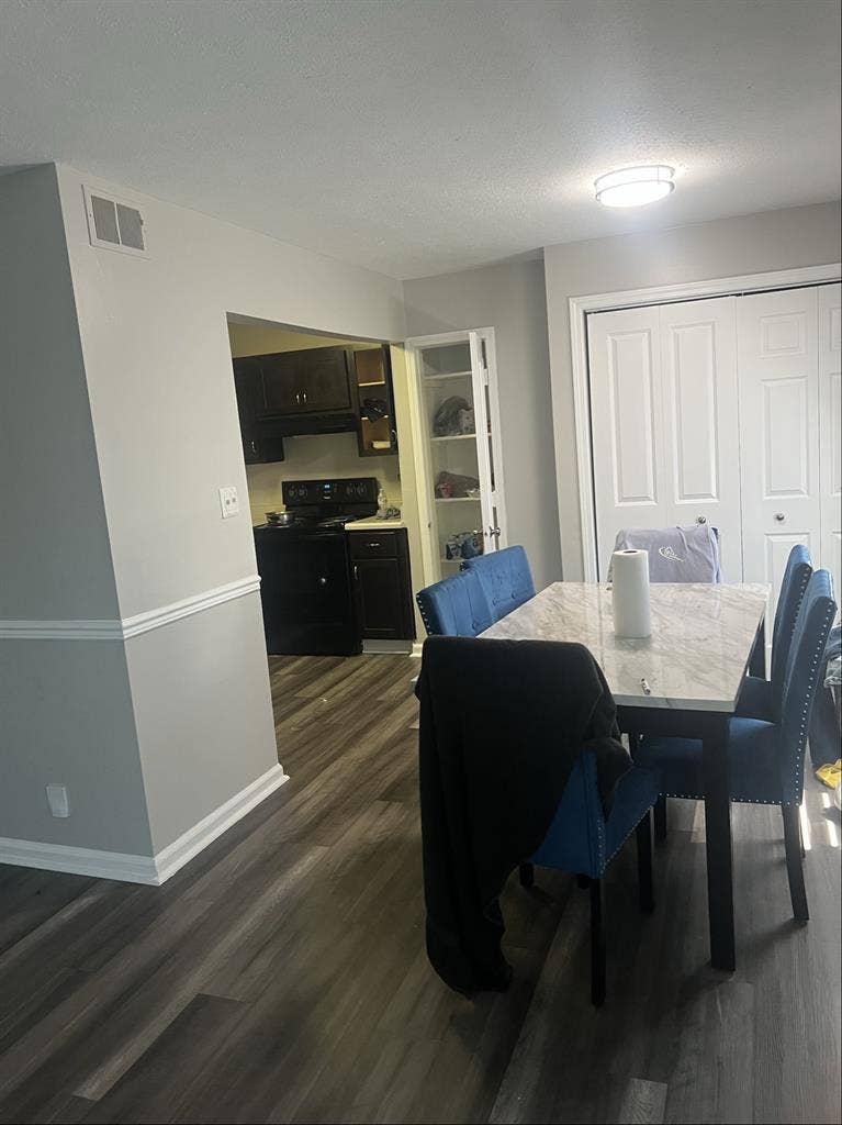 Looking for a roommate