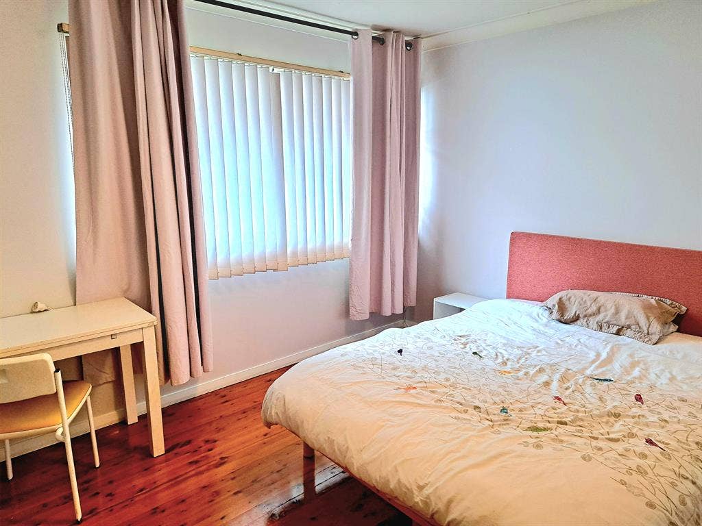 QUEEN BED, ENSUITE, ROBE+COURTYARD