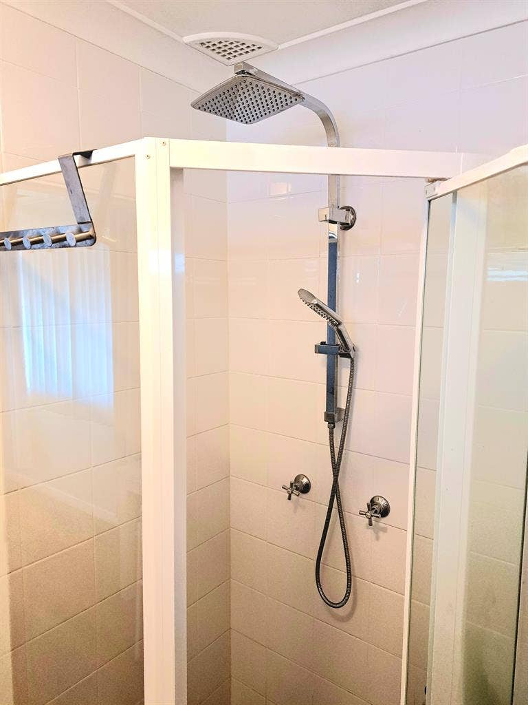 QUEEN BED, ENSUITE, ROBE+COURTYARD