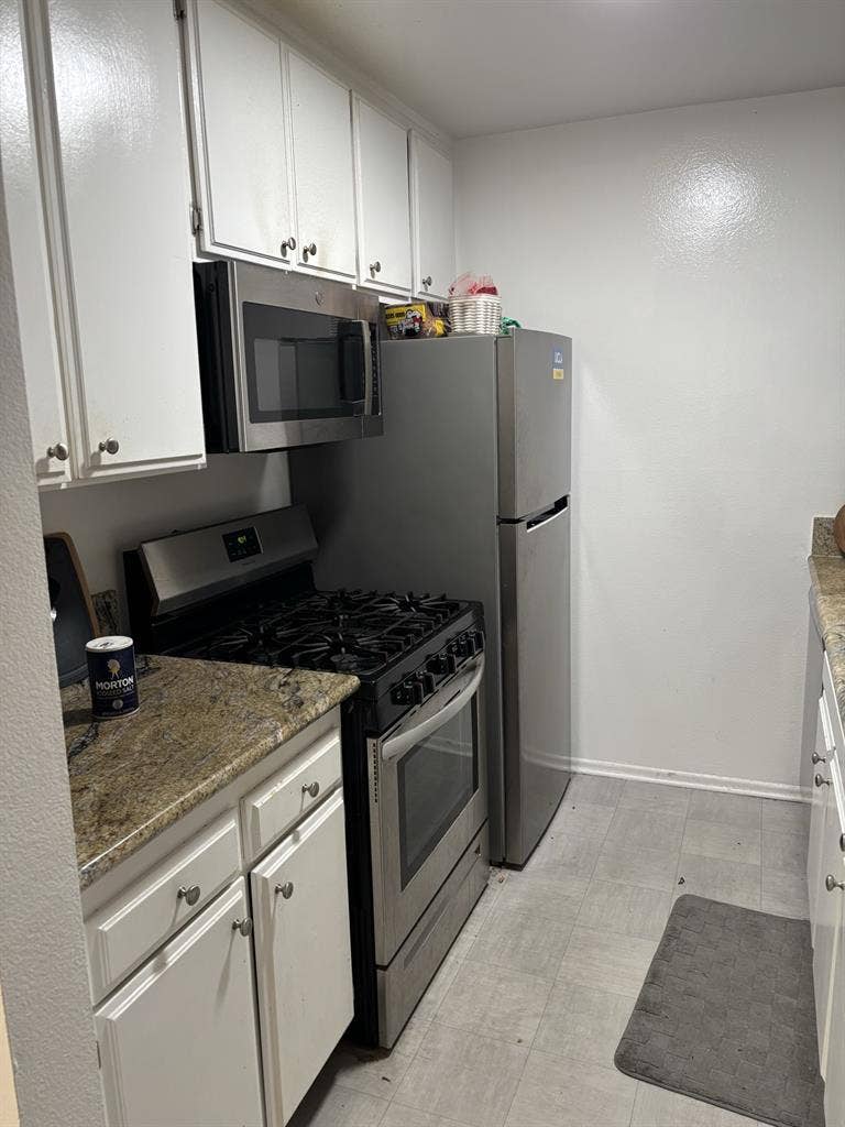 Looking for a roommatee
