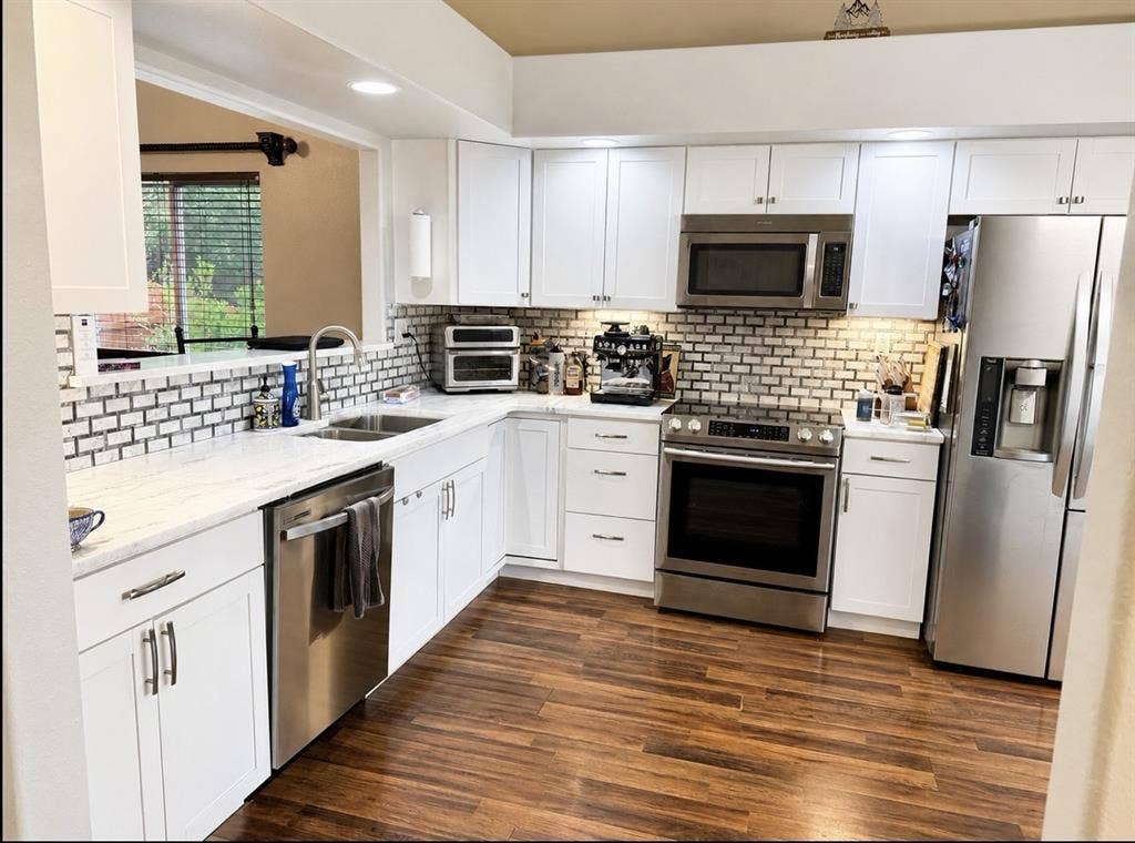 Female roommates wanted june-july!