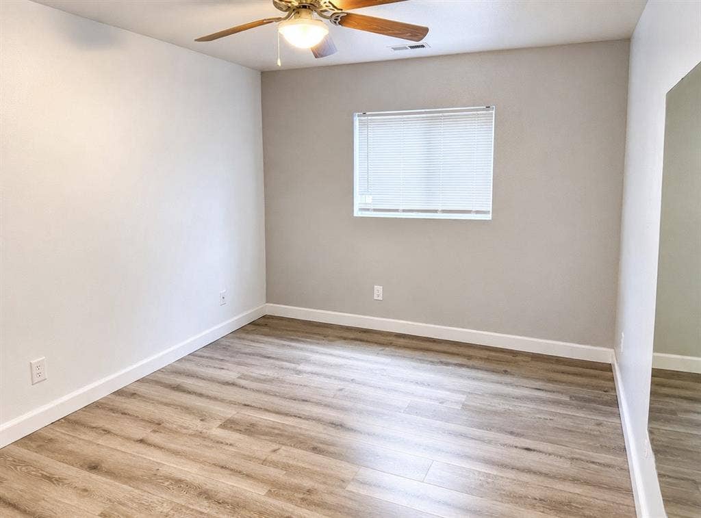 Female roommates wanted june-july!