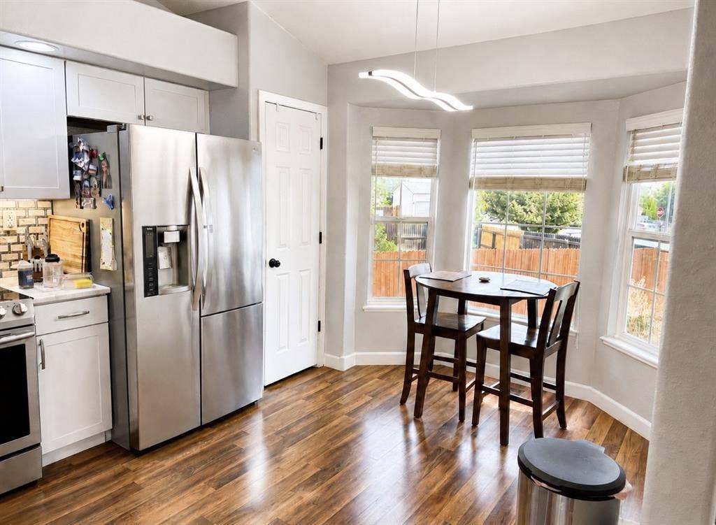 Female roommates wanted june-july!
