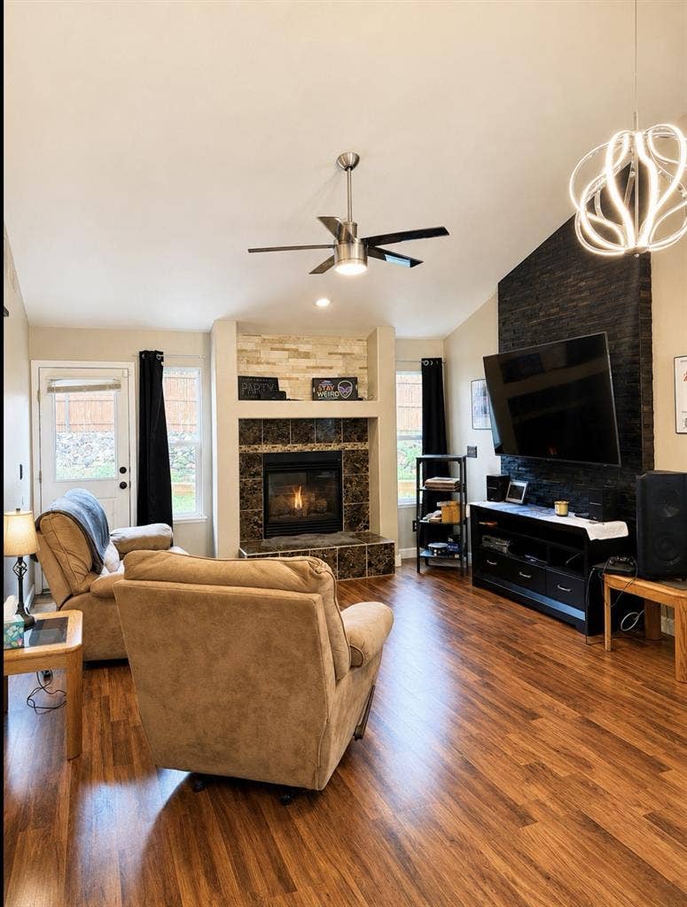 Female roommates wanted june-july!