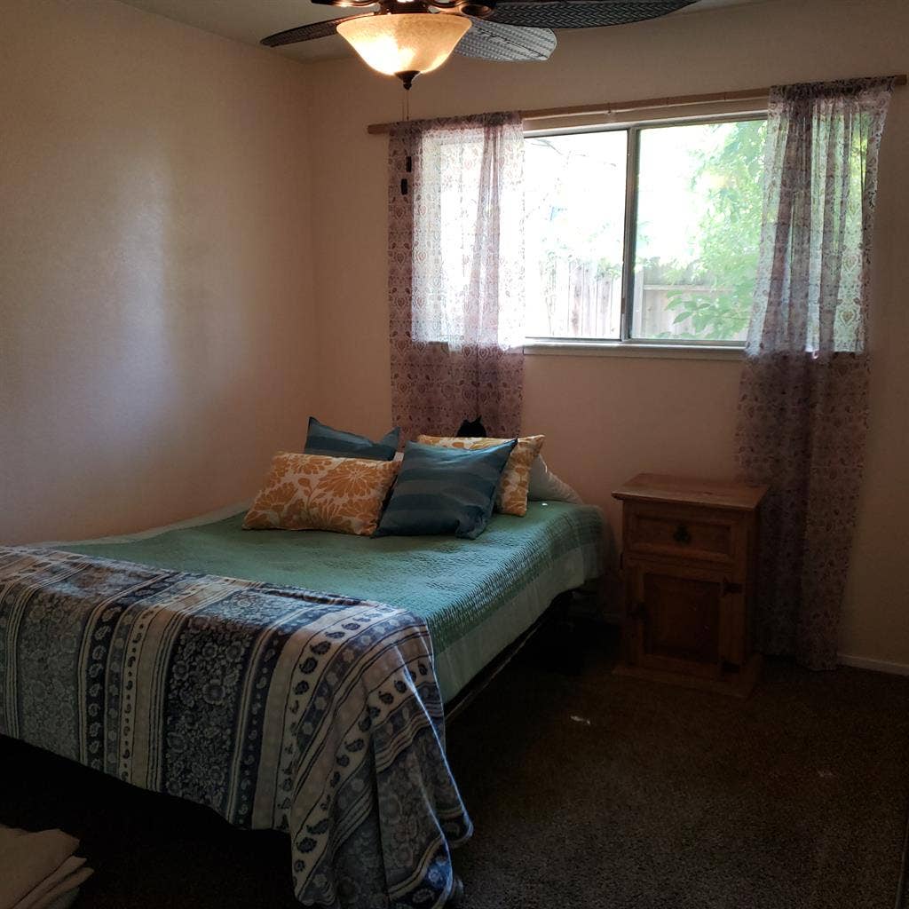 Room for rent in quiet cul-de-sac p