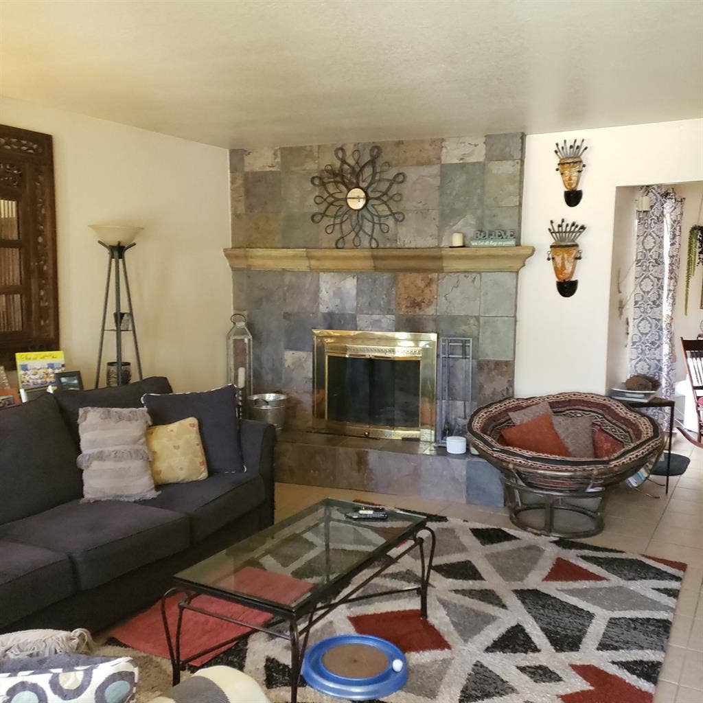 Room for rent in quiet cul-de-sac p