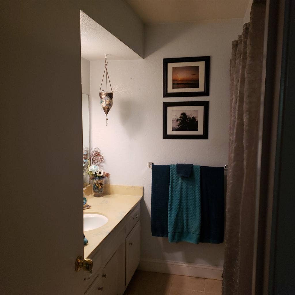 Room for rent in quiet cul-de-sac p