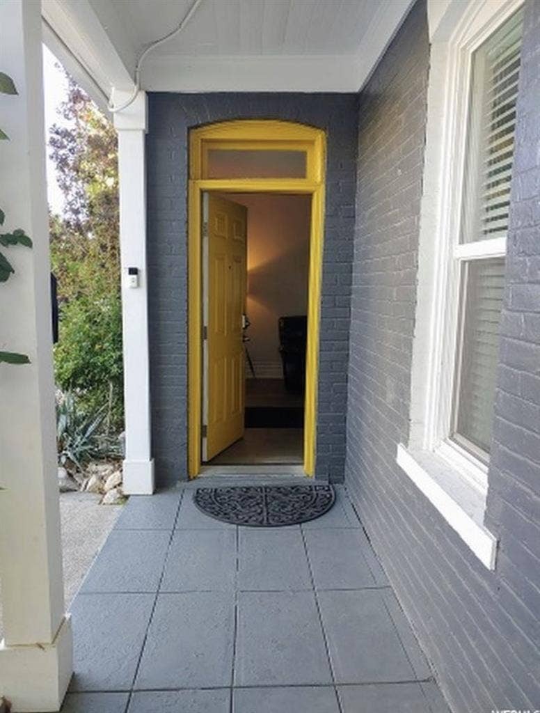 2rooms for Rent, beige room & loft