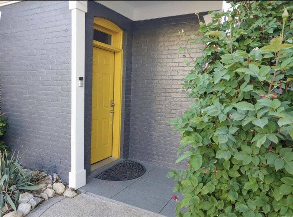 2rooms for Rent, beige room & loft