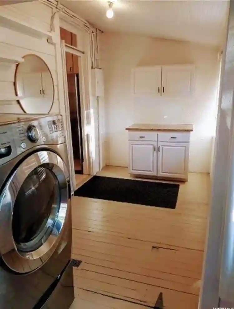 2rooms for Rent, beige room & loft