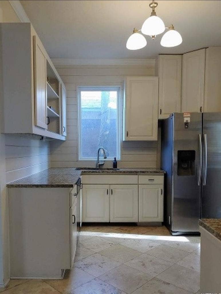 2rooms for Rent, beige room & loft