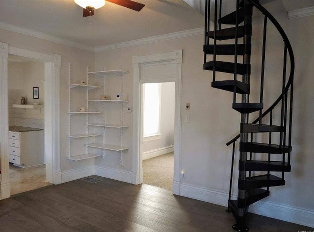 2rooms for Rent, beige room & loft