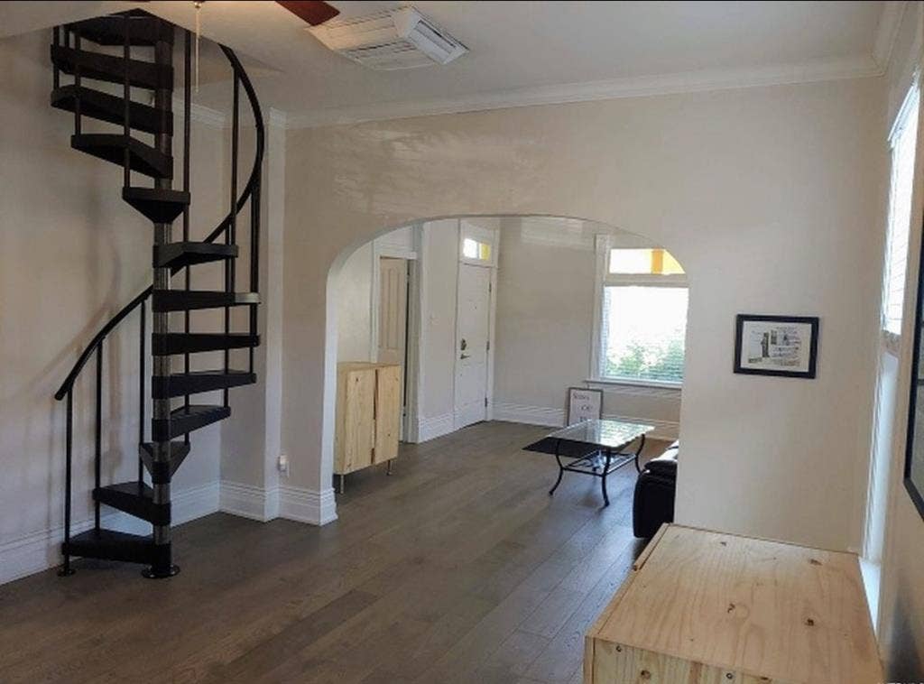 2rooms for Rent, beige room & loft